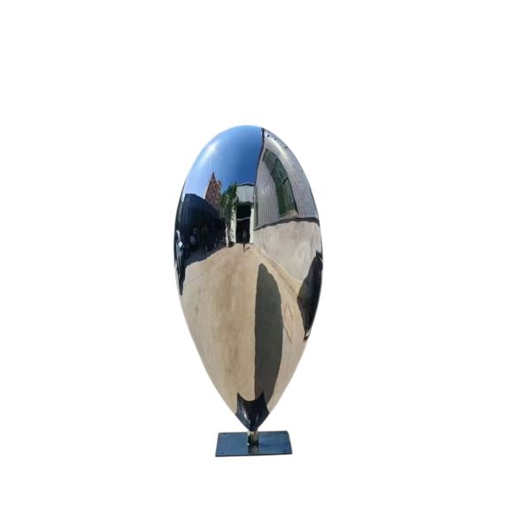 Heart-shaped mirror polished stainless steel sculpture placed outdoors