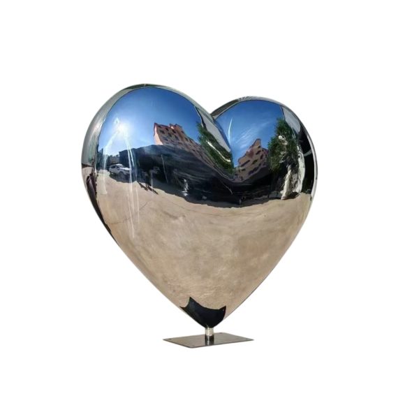 Heart-shaped mirror polished stainless steel sculpture placed outdoors