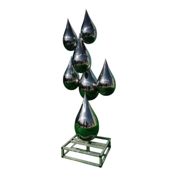 Mirror polished stainless steel sculpture in the shape of stacked water drops