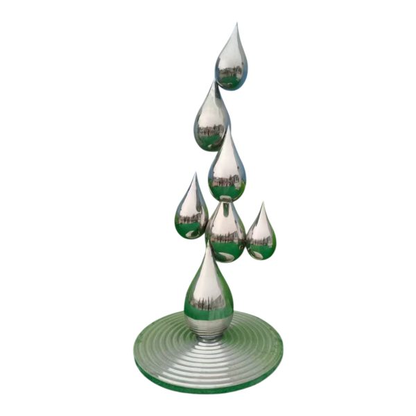 Mirror polished stainless steel sculpture in the shape of stacked water drops